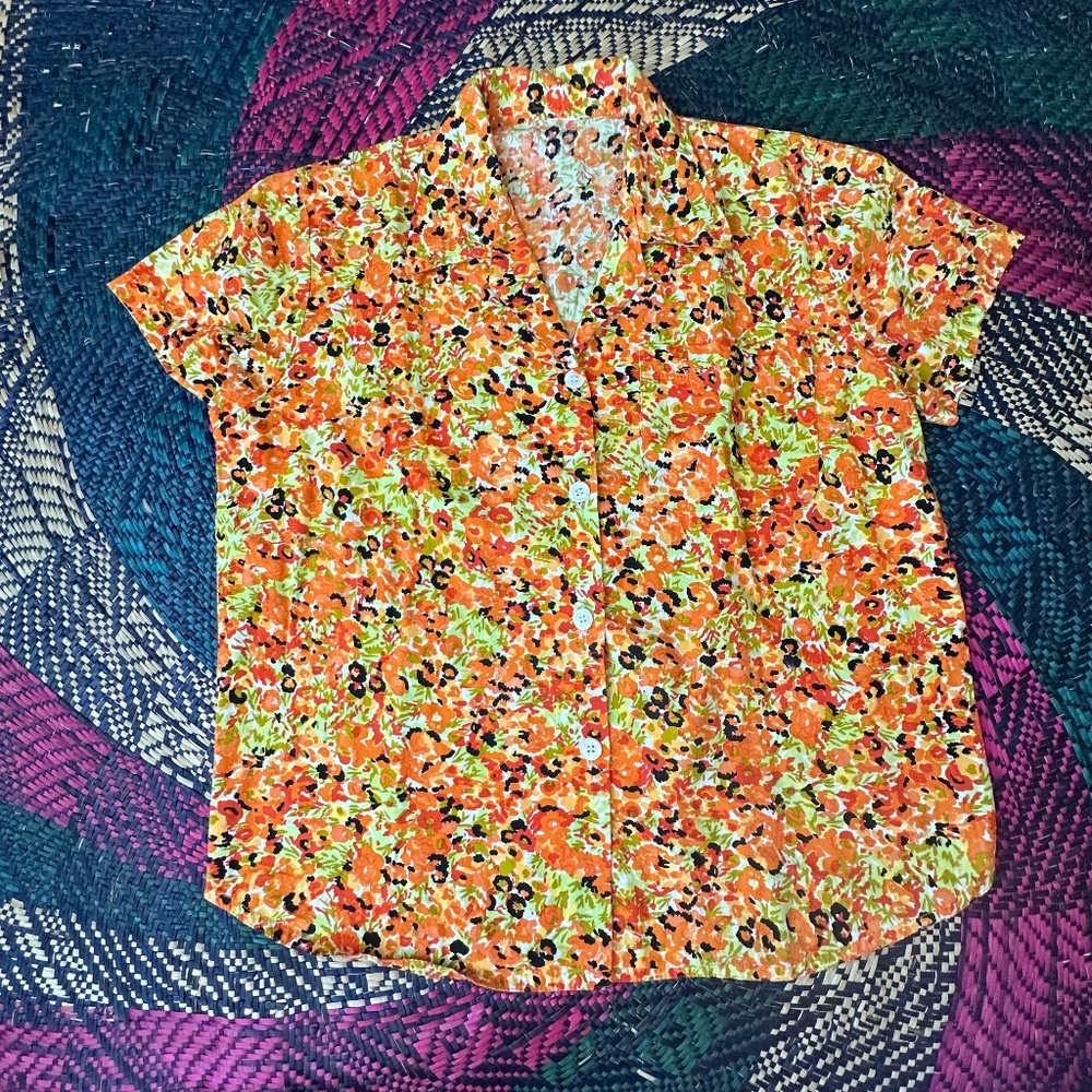 Vintage Inspired Short Sleeve Button Up Size Large
